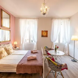 Old Romantic 3 Apartman